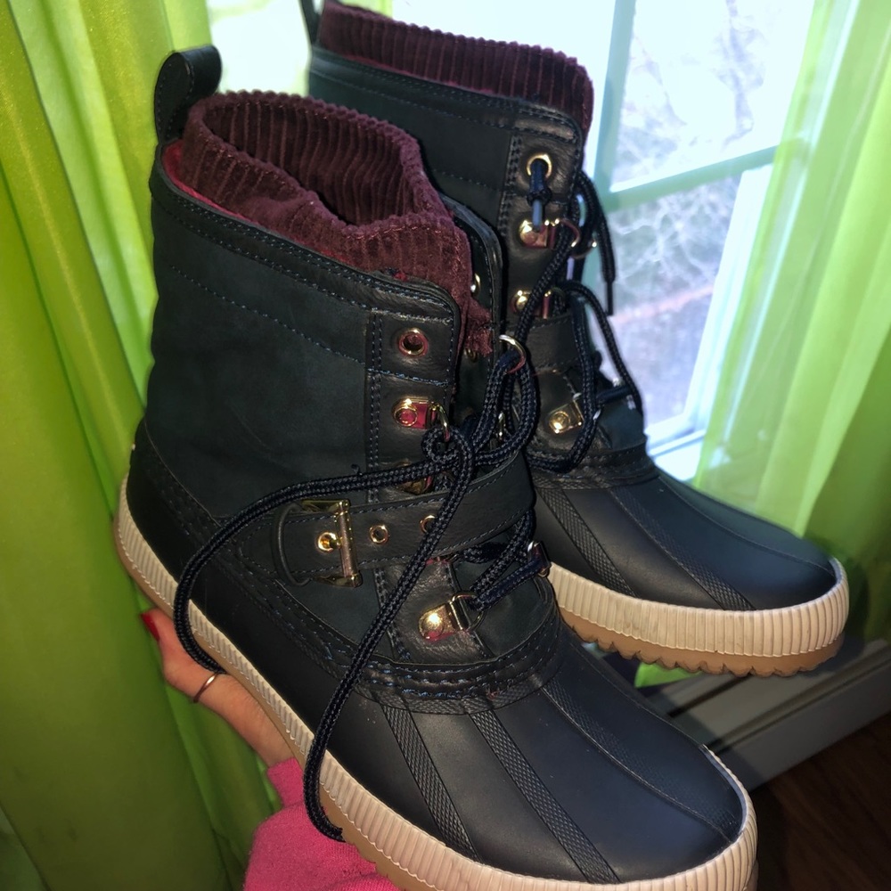 tommy hilfiger booties